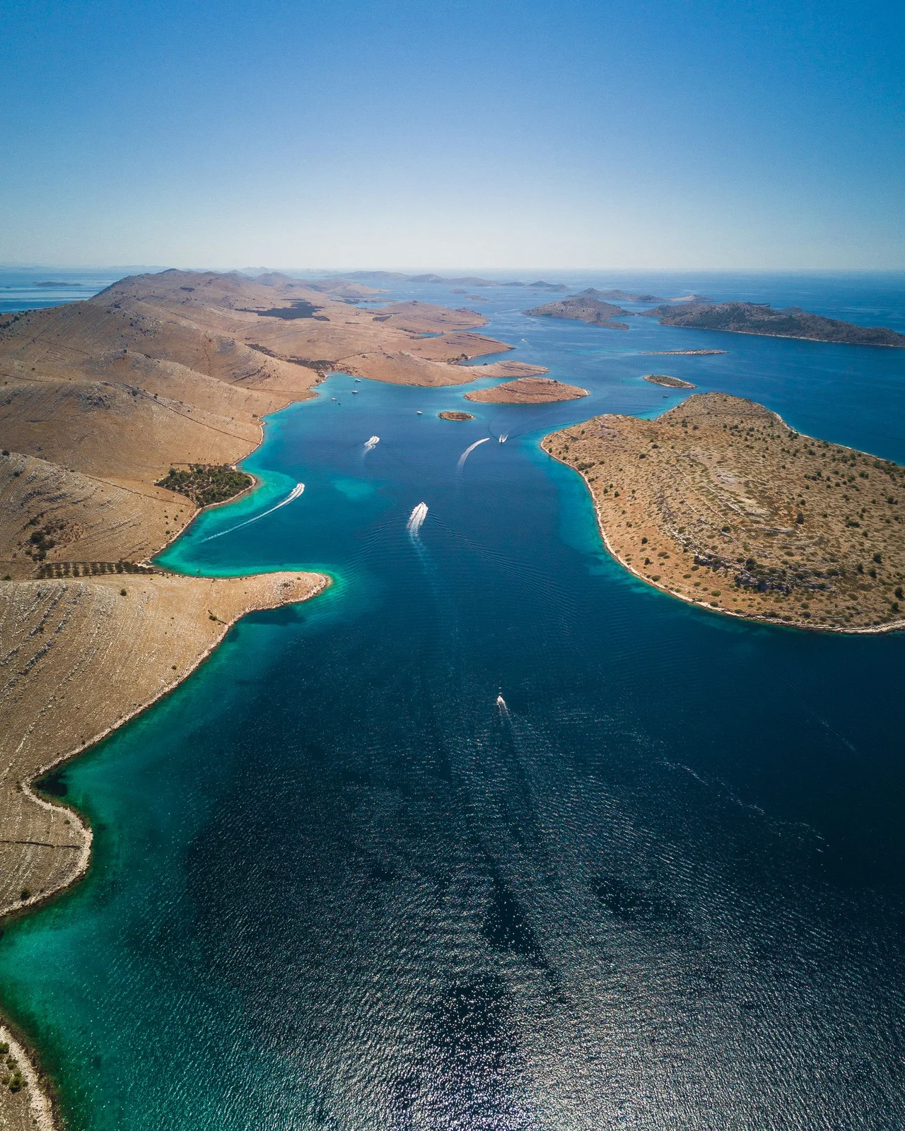 Veduta aerea delle isole e del mare nell’arcipelago delle Kornati